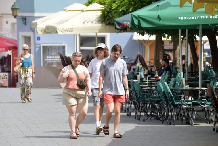 i narednih dana u bih ce preovladavati toplo vrijeme sa visokim temperaturama moguci pljuskovi i grmljavina lokalnog karaktera