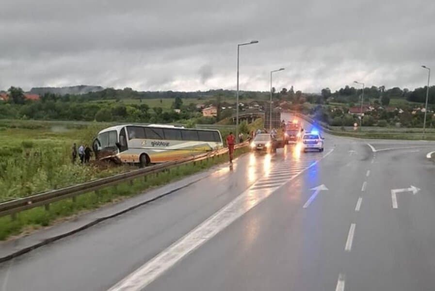 autobus sletio sa ceste kod prnjavora vise povrijedjenih osoba