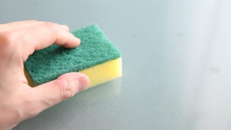 trik kojim cete skinuti vecinu bakterija sa spuzvice za pranje sudja