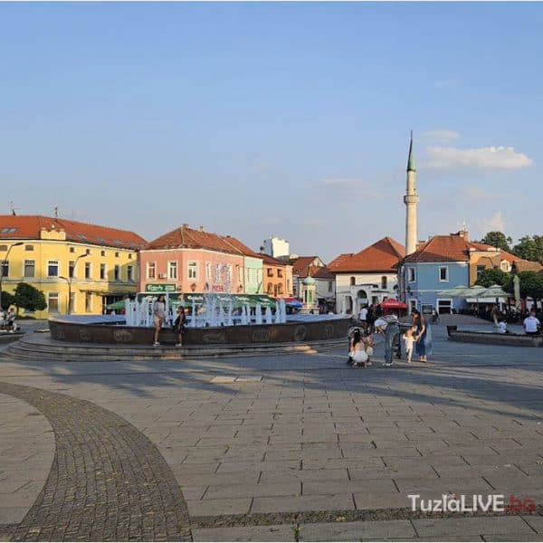 tuzla ce povodom obiljezavanja 2 oktobra dana oslobodjenja grada uprilicii koncer hanke paldum a nakon tog bit ce organizovano gledanje utakmice bih - svedska na kojoj ce se od deras reprezentacije oprpostiti kapiten edin dzeko