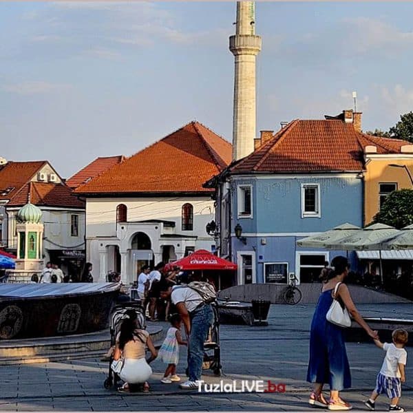 Mirno okupljanje u Tuzli: Građani pozvani na Trg slobode u znak sjećanja i podrške