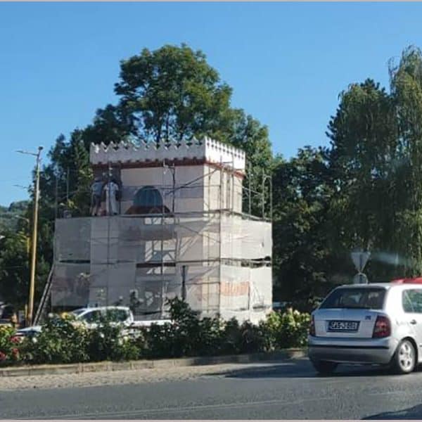 Objektivom: Uređenje portala bivše Medrese i kresanje zelenila