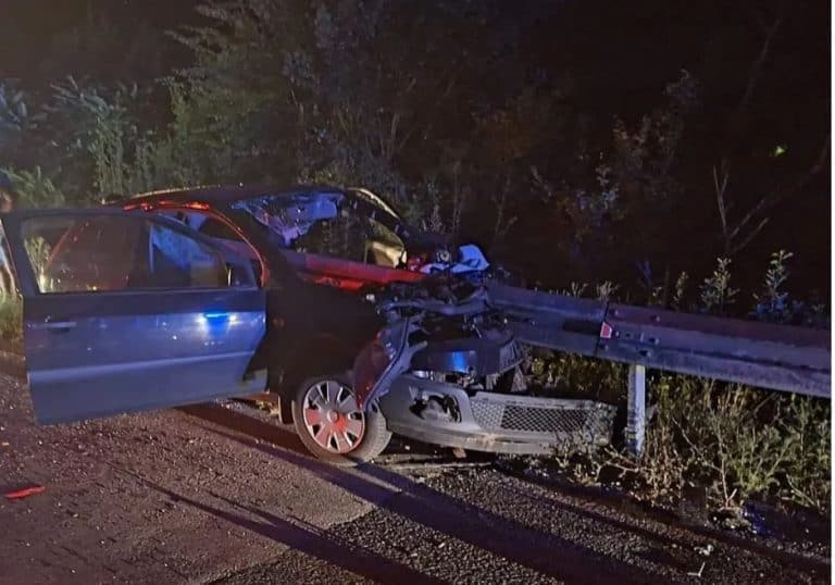 u teskoj saobracajnoj nesrci koja se dogodila na putu valecevo - mrkonjic grad jedna osoba je smrtno stradala