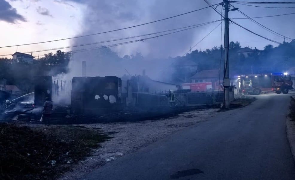 izgorila baraka zenica porodica izasla na vrijeme nema povrijedjenih