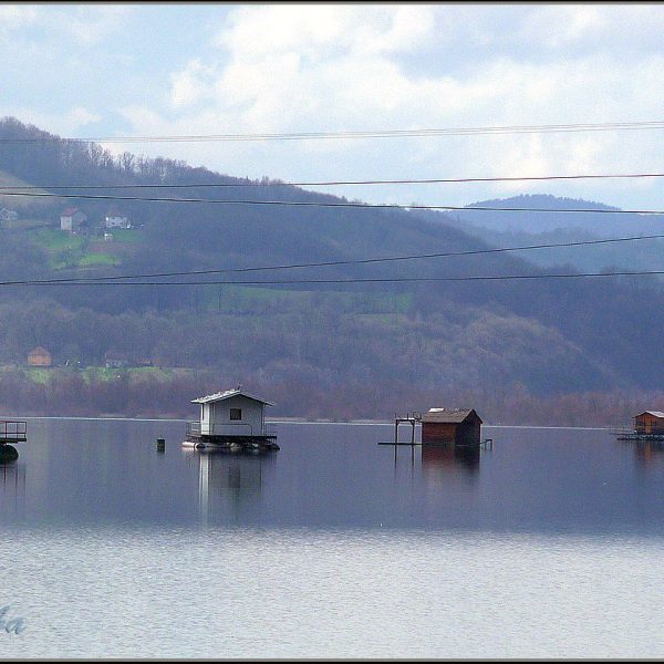 Zapušteni turistički biser: Jezeru Modrac neophodno čišćenje i revitalizacija