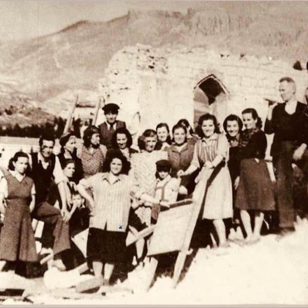 Mostar, rusenje dzamija 1945, arhiv