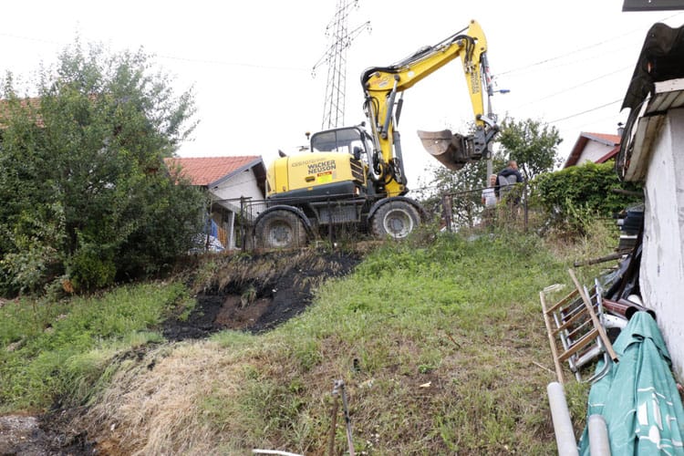 doslo do odrona zemlje u tuzlanskom naelju krojcica pricinjena manja steta na jednom objektu