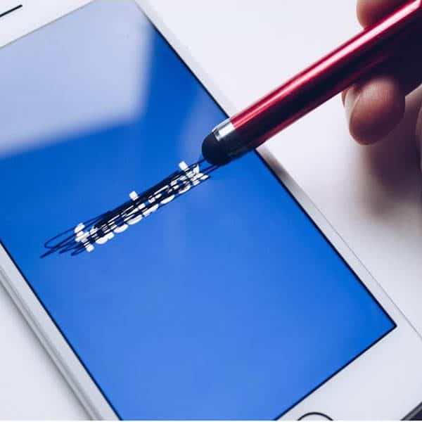 Facebook pao širom svijeta: Hiljade korisnika prijavljuju probleme