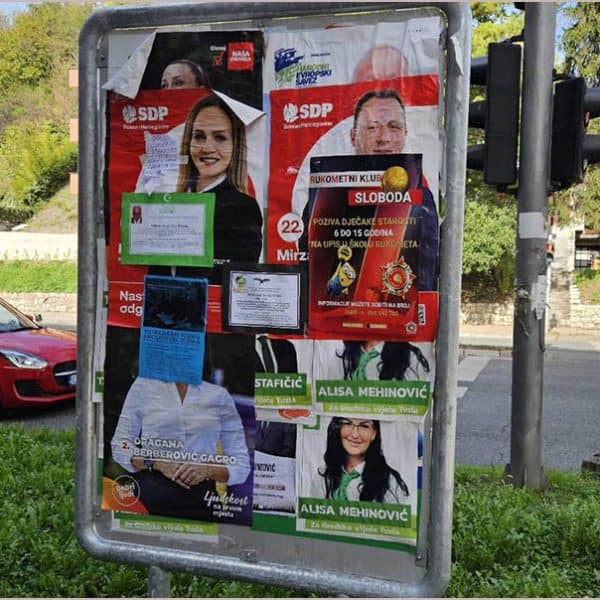 Objektivom: Predizborne plakate (još) niko ne skida! (Foto)