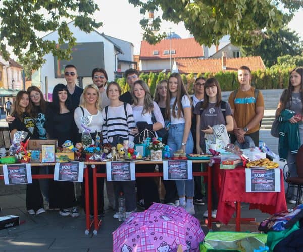 U Tuzli održan humanitarni bazar za pomoć stanovnicima poplavljenih područja (Foto/Video)