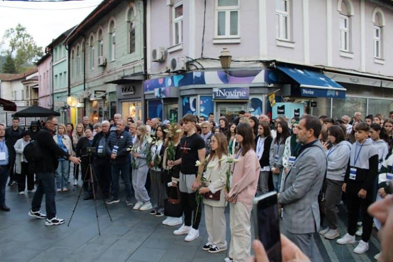 konvoj mladih bosnjaka i njihovih prijatelja posjetio je kapiju u tuzli