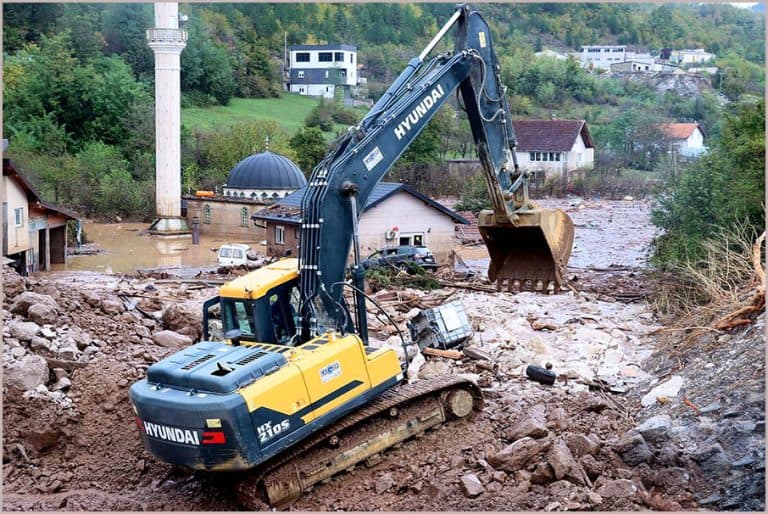 civilna zastita hnk sa spasiocima nastavlja potragu za stradalim u poplavljenim podrucjima sjeverne hercegovine