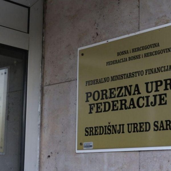slluzbenici federalne porezne uprave kontrolisali ugostiteljske objekte trgovine i pekare na podrucju fbih tacnije u nekoliko kantona