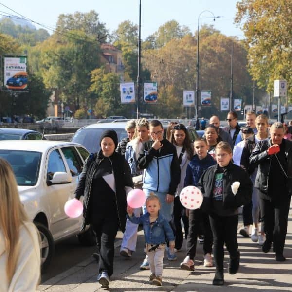 u sarajevu uprilicena setnja za dzejlu drapic koja je preminula nakon komplikacija poslije posjete stomatologu