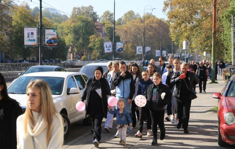 u sarajevu uprilicena setnja za dzejlu drapic koja je preminula nakon komplikacija poslije posjete stomatologu