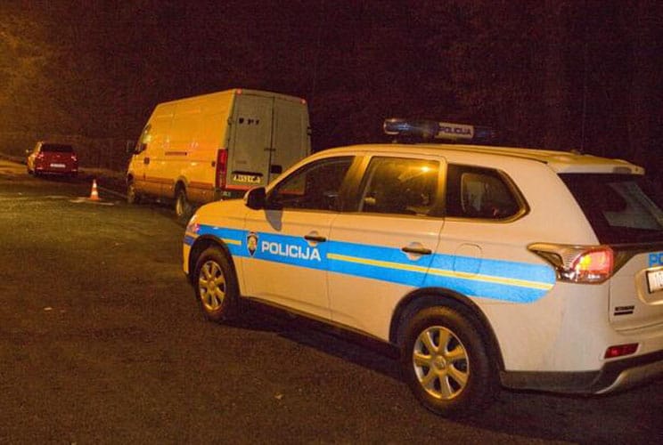 na granici bih i hrvatske u slavonskom brodu i brodu uhapseno vise osoba zbog krijumcarenja ljudi u akciji su ucestvovali interpol uskok i sipa