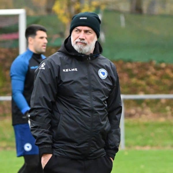 veliko priznanje dobio je sleketor fudbalske reprezentacije bih sergej barbarez svrstzavanjem u top 30 fudbalera bundeslige