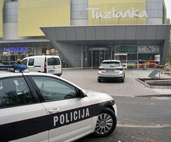 policija uhapsila osobe koje se dovode u vezu sa pljackanjem zlatarskih radnji u tuzli rijec je o organizovanom kriminalu