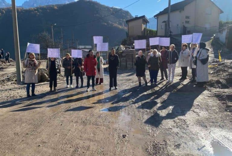 mjestani donje jablanice i danas su izrazili nezadovoljstvo tretmanom vlasti posebno federalne prema poplavljenim podrucjima