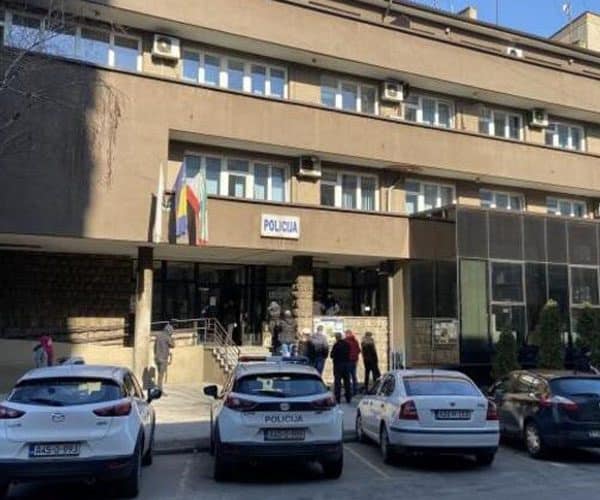 jutros je muskarac usao u ps centar zenica i prijetio da ce aktivireati rucnu bombu