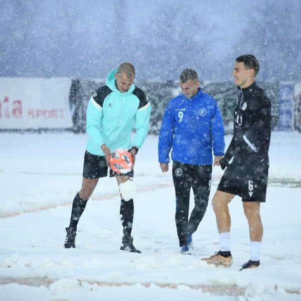 Zbog snijega otkazana utakmica Radnik – Zrinjski, Ultrasi se sukobili s policijom! (Foto/Video)