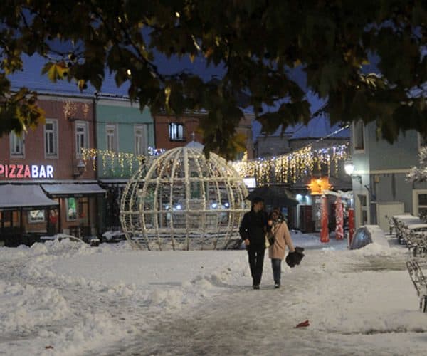 Snježna idila u centru Tuzle (Foto)