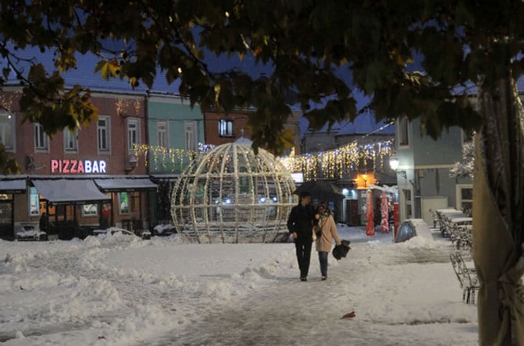 Snježna idila u centru Tuzle (Foto)