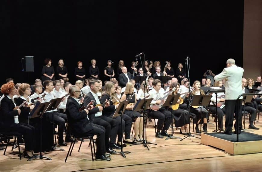 Slavonsko tamburasko drustvo 'Pajo Kolaric' Osijek, Bozicni koncert, Tuzla