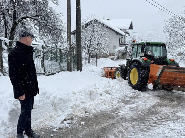 Zijad Lugavic, snijeg, ciscenje, FB