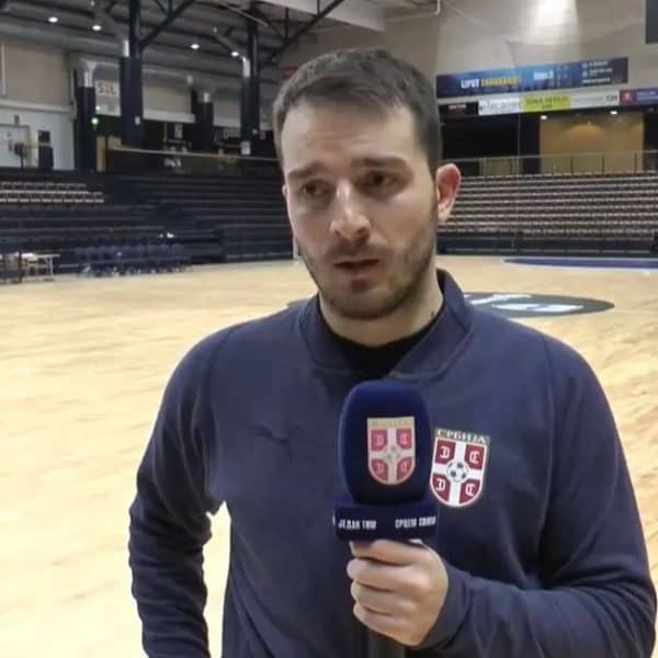 nemanja momcilovic golman iz srbije koji je trebao braniti za futsal reprezentaciju bih izbacen sa spiska jer je povezan sa skandalom