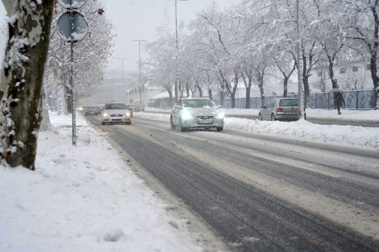 obilne snijezne padavine zahvatile su podrucje tuzle