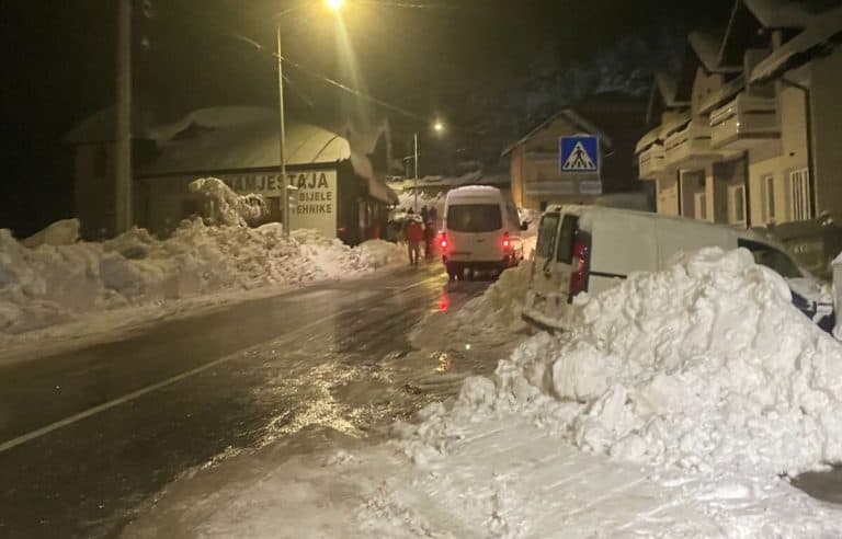 niko iz visih novoa vlasti nije primjetio tragediju u teocaku gdje je troclana porodica preminula od trovanja ugljen monoksidom ni iz vlade fbih ni iz vijeca ministara bih nije stigao noi telegramn saucesaca