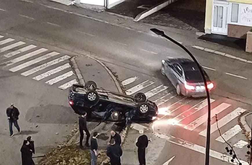 Težak udes u Banjaluci: Automobil završio na krovu