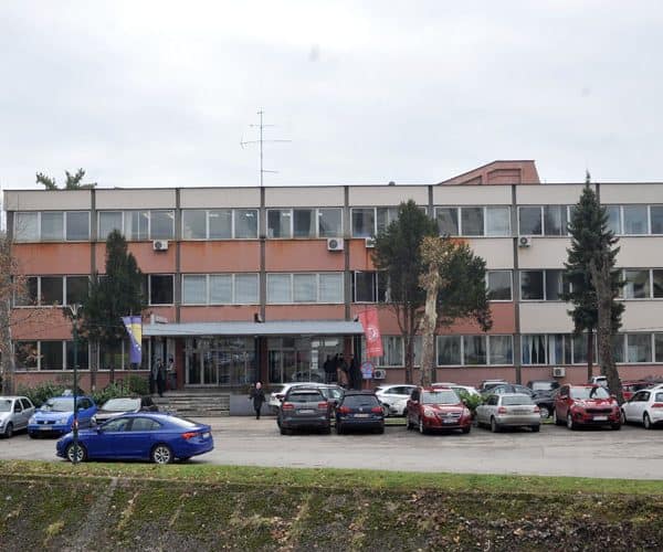 filozofski fakultet u tuzli osnovao sedam naucno-istrazivackih centara
