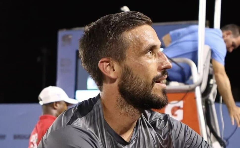 damir dzumhur je u prvom kolu australian opena potazen od australskog tenisera aleksandra vukica u dramaticnom mecu koji je trajao vise od tri sata