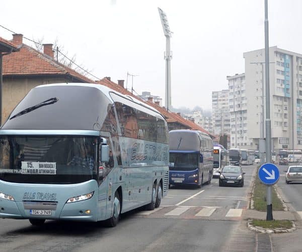 U Tuzli svečanim defileom obilježen Dan vozača i automehaničara (Foto/Video)