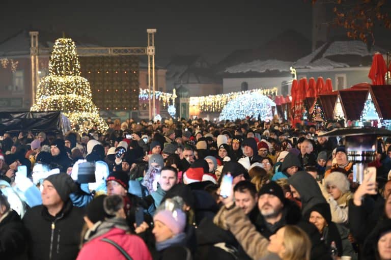 grad tuzla i turisticka zajednica objavili da ce gradjane u novu 2026 godinu na trgu slobode uvesti adi sose