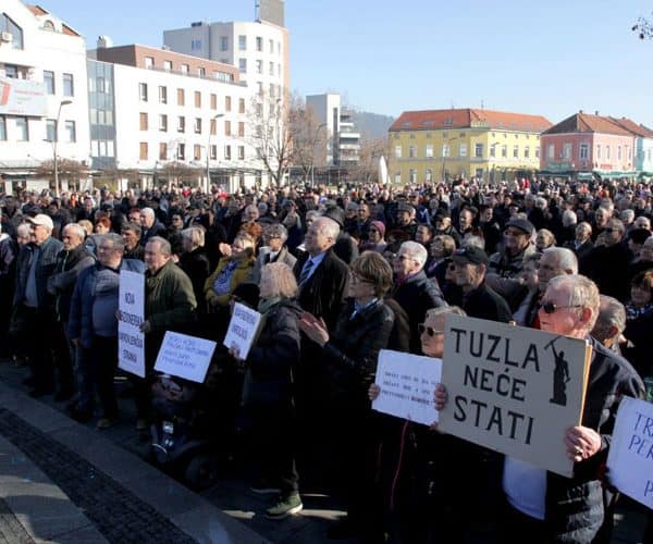 nova penzionerska stranka trazi od skupstine tk da povuce odluku o povecanju plata pčoslanicima i funkcionerima u vladi tk