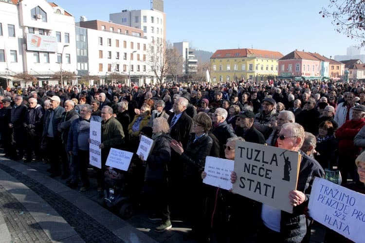 penzioneri danas u tuzli odrzali mirne protetse