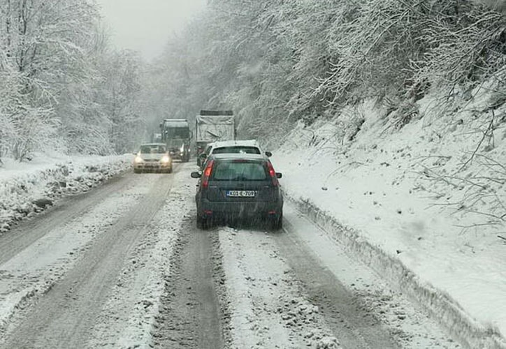 intenzivne snijezne padavine prave probleme u saobracaju na podrucju sanskog mosta