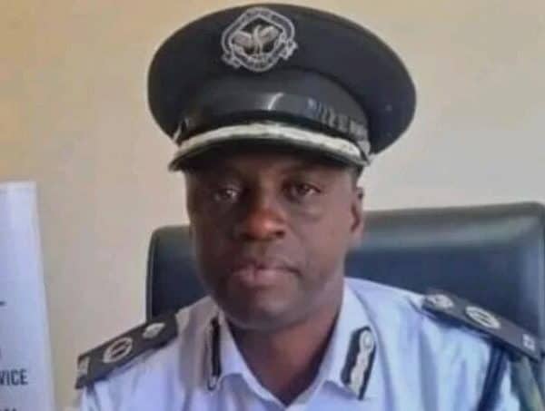 Titus Phiri, Zambija, policajac