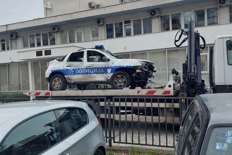 kod mostara uhapsen muskarac koji je sinoc pucao na policijsk sluzbenike ps nevesinje te im ukrao automobil sa kojim je sletio sa kolovoza i izazvao saobracajnu nesercu