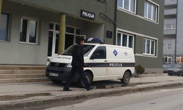 sinoc je policijskoj stanici visoko prijavljeno ubistvo u naselju luke nakon uvidjaja utvrdjeno da je ubijen sarajlija a osumnjiceni za zlocin je visocanbin koji je uhapsen