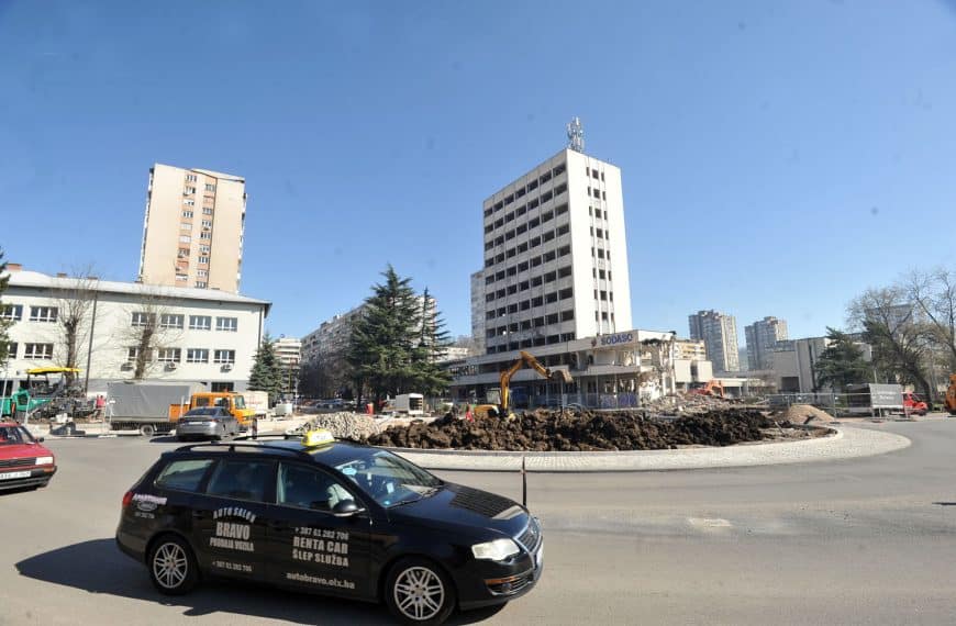 Radovi u punom jeku: Uskoro završetak kružnog toka na Slatini (Foto)