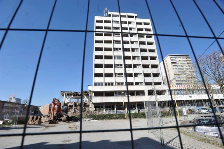 rekonstrukcija je zaustavljena iz tehnickih razloga uskoro nastavak rekonstrukcije zgrade sodaso najavili iz vlade tk