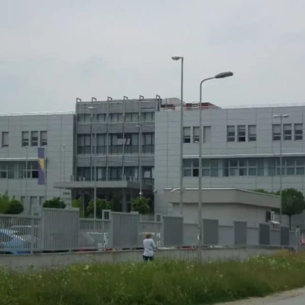 radnici it rs-a koji rade u fbih u sarajevu i drugim institucijama bih zabrinuti za egzistenciju nakon sto je nsrs donijela nove zakone kojima im se zabranjuje rad u drzavnim institucijama