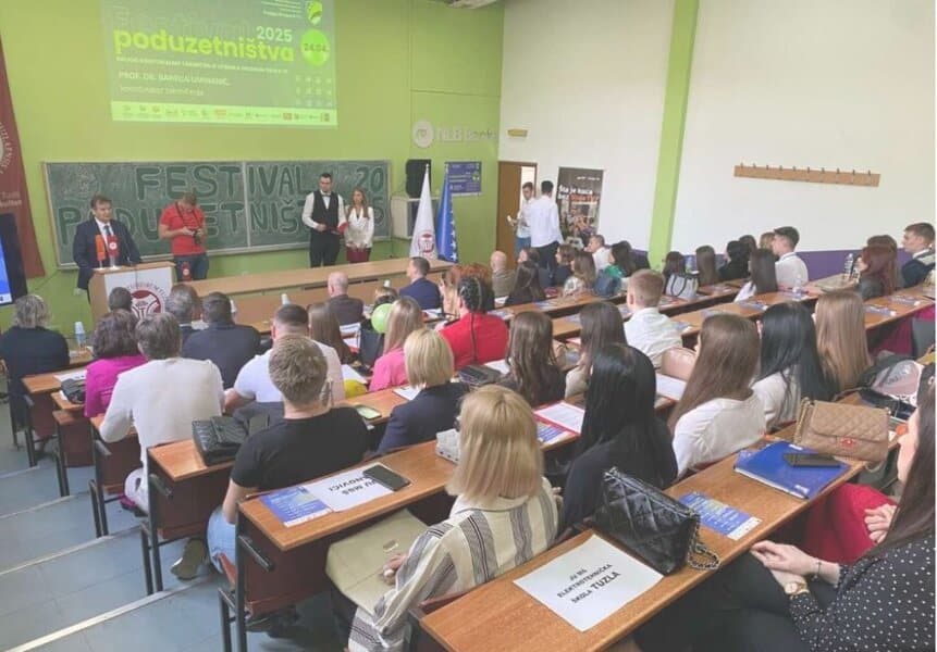 u tzuzli je odrzan festival poduzetnistva a ovogodisnja tema je bila turizam impuls tk na takmicenju su ucenici srednjih skola izradili inovativne ideje kako da se unaprijedi turizam u ovom kantonu