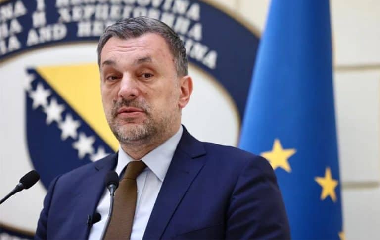elmedin konakovic ministar vanjskih poslova bih je na vanrednoj press konferenciji govorio o ozbiljnosti prijetnji koje provodi dodik u posljednje vrijeme zatrazio od eu da eufor asistira sisgurnosnim agencijama bih i da se rukovodstvo rs uhapsi