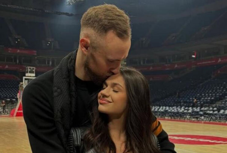 dzanan musa nakon utakmice u beogradu protiv partizana objavio fotografiju sa novom djevojkom 23-godisnjom novinarkom iz tuzle aminom smajic