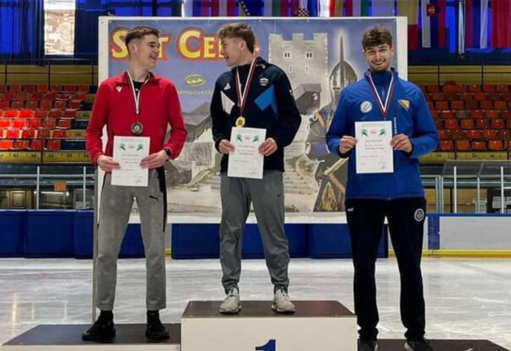 mladi bh klizac nedim muzaferovic imao je zapazen rezultat na takmicenju u brzom klizanju u celju osvoji bronzanu medalju u kategoriji juniora a i obori licni rekord